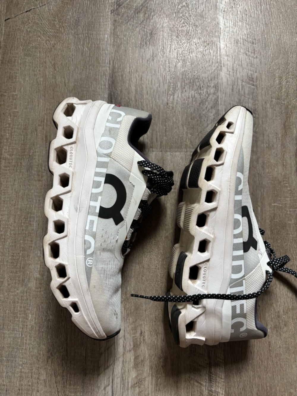 On cloud Cloudmonster size 9 woman’s
